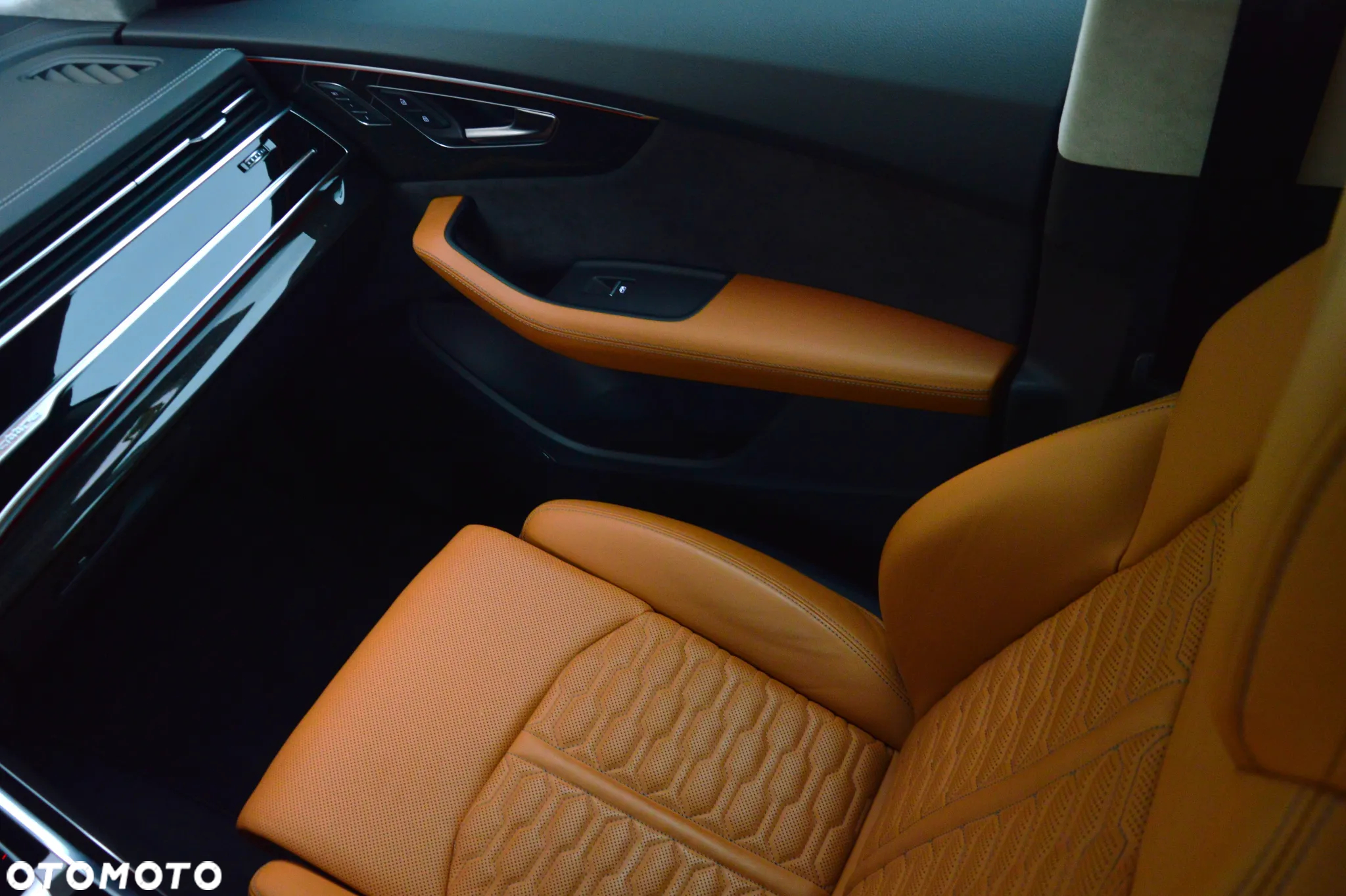 Audi RS Q8 - 24