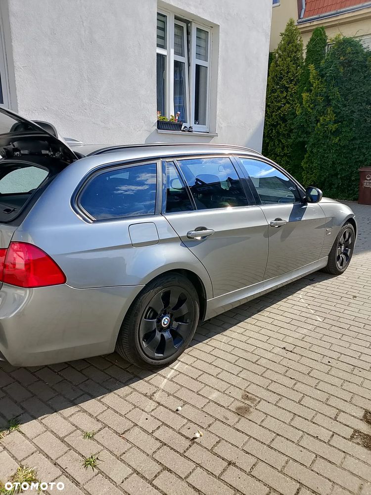 BMW Seria 3 325i xDrive - 16