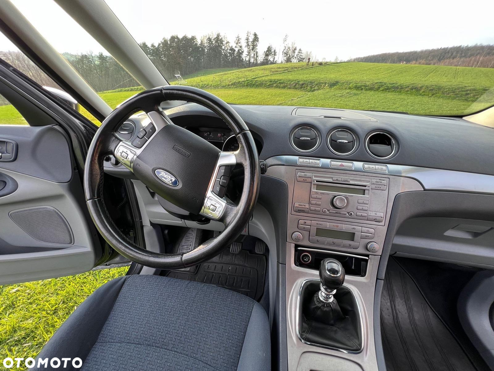Ford Galaxy - 13