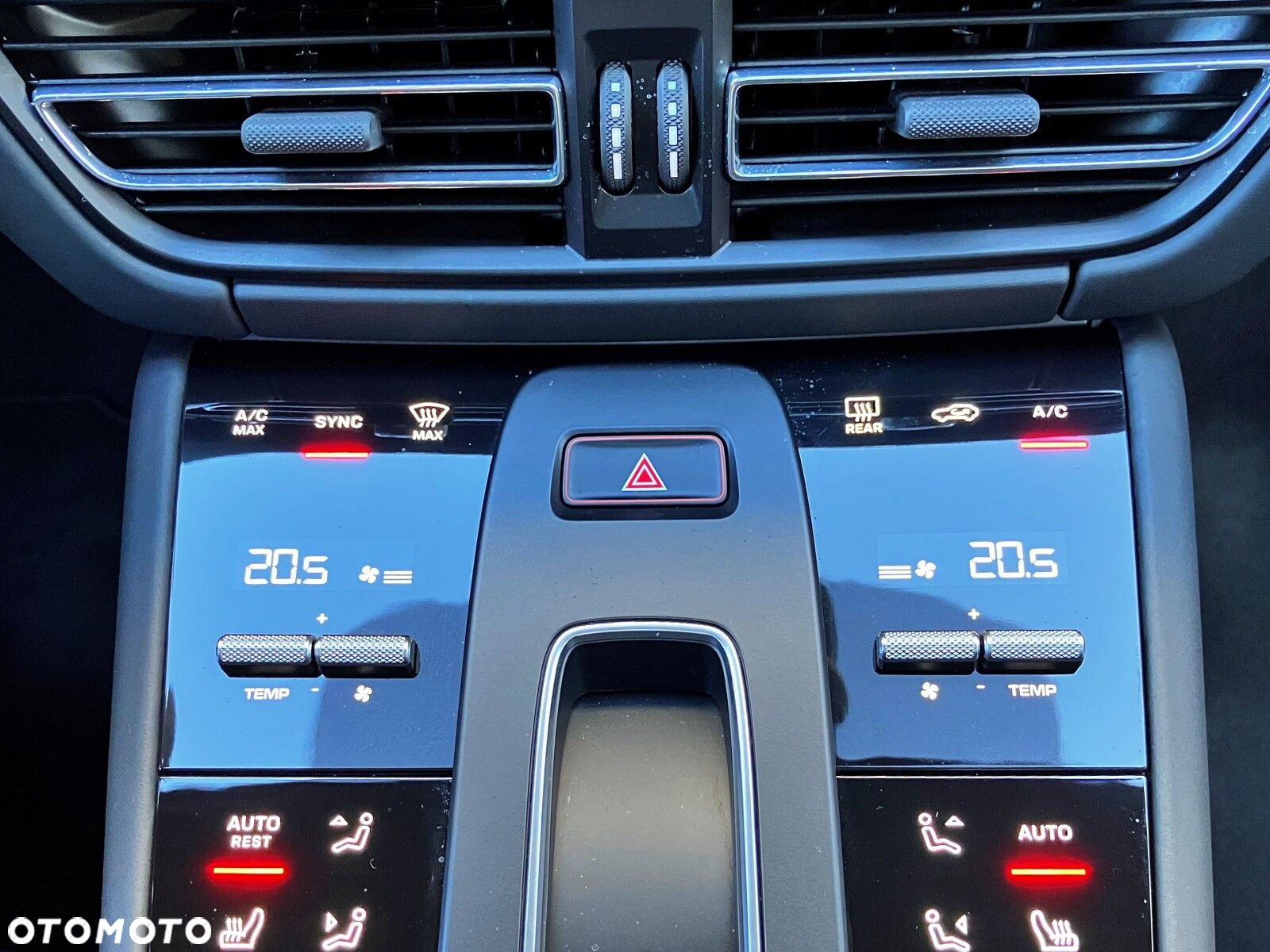 Porsche Macan - 32