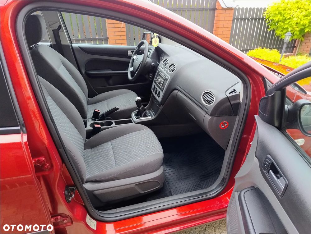 Ford Focus 1.6 Ti-VCT Titanium - 16