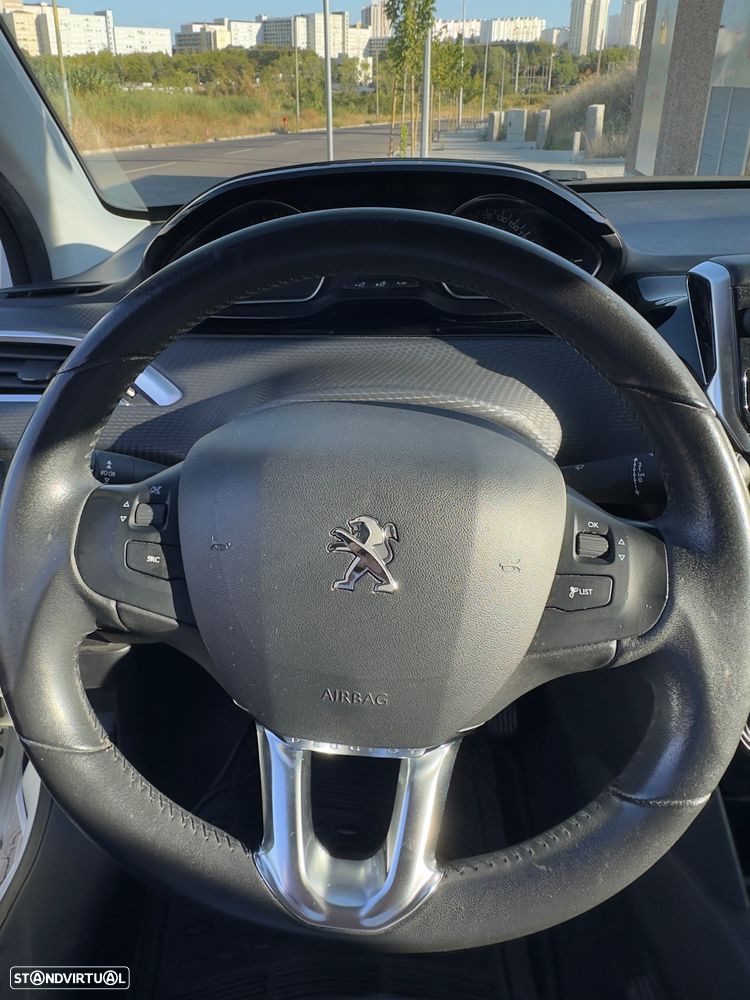 Peugeot 208 1.2 PureTech Style - 10