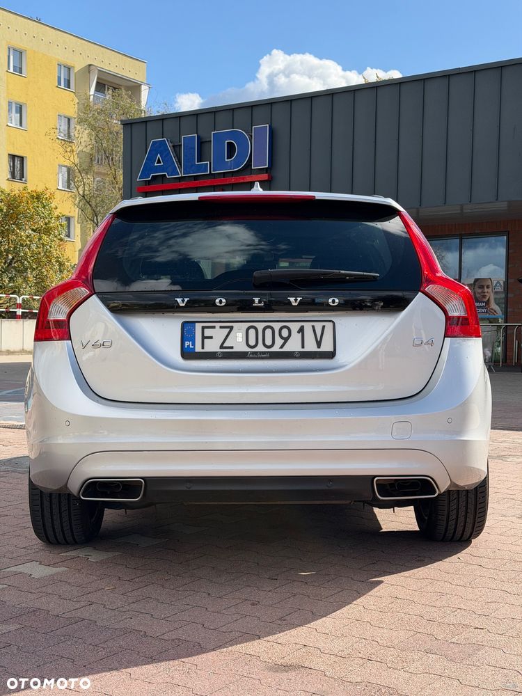 Volvo V60 D4 Drive-E R-Design Momentum - 3