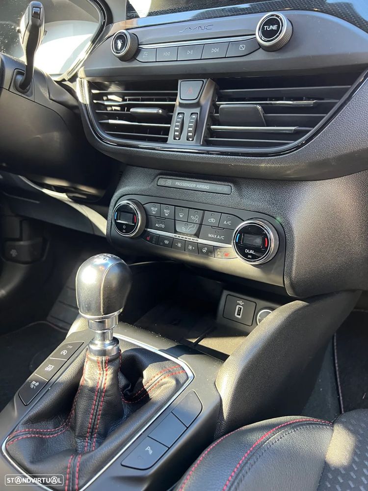 Ford Focus 1.5 TDCi EcoBlue ST-Line - 19