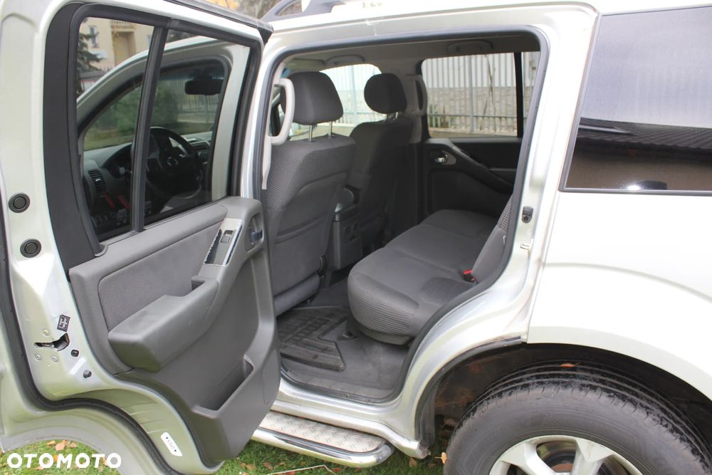 Nissan Pathfinder 2.5 D LE - 7
