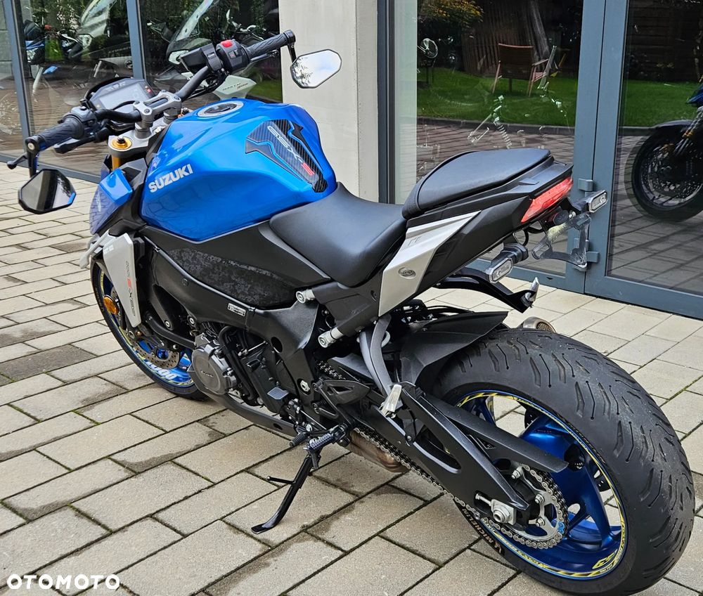 Suzuki GSX - 26