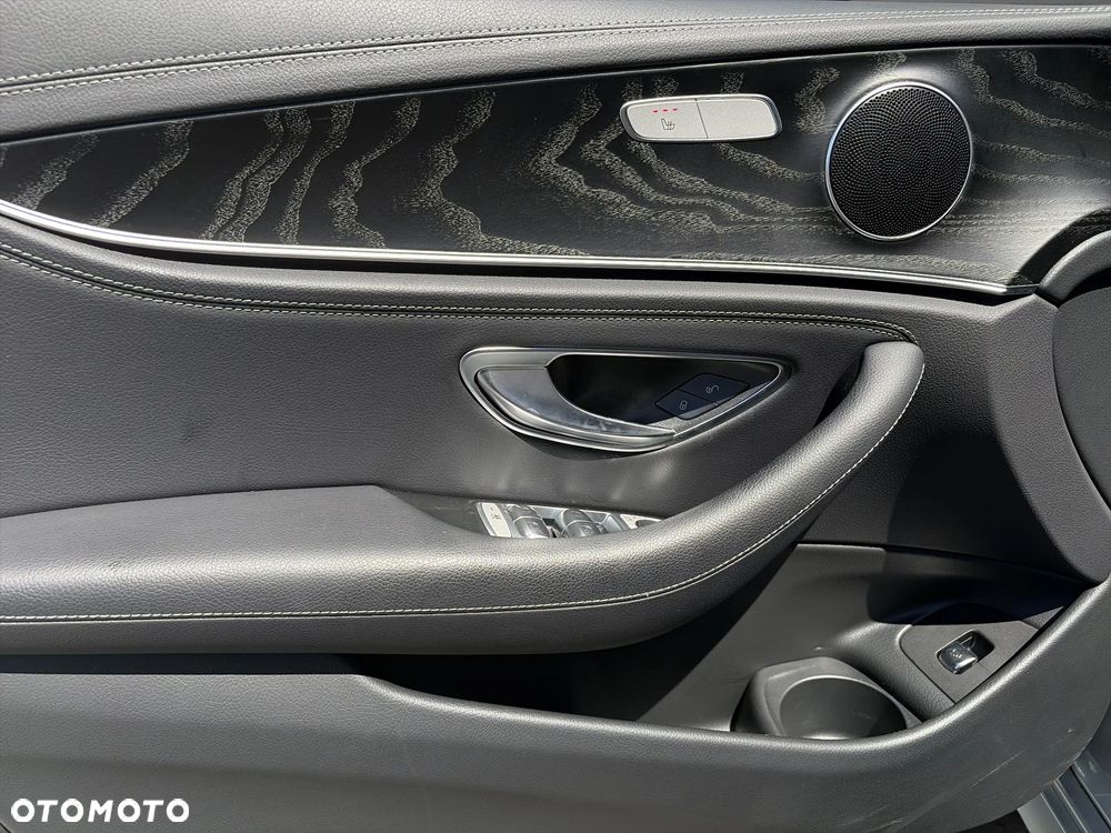 Mercedes-Benz Klasa E 300 de AMG - 12