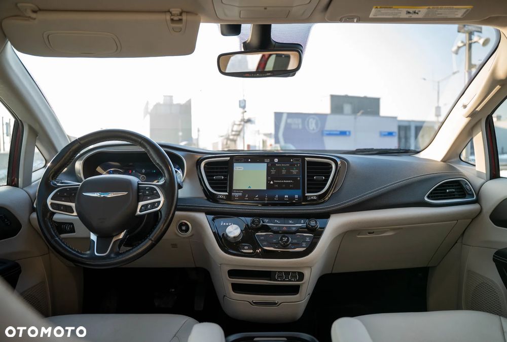 Chrysler Pacifica - 12