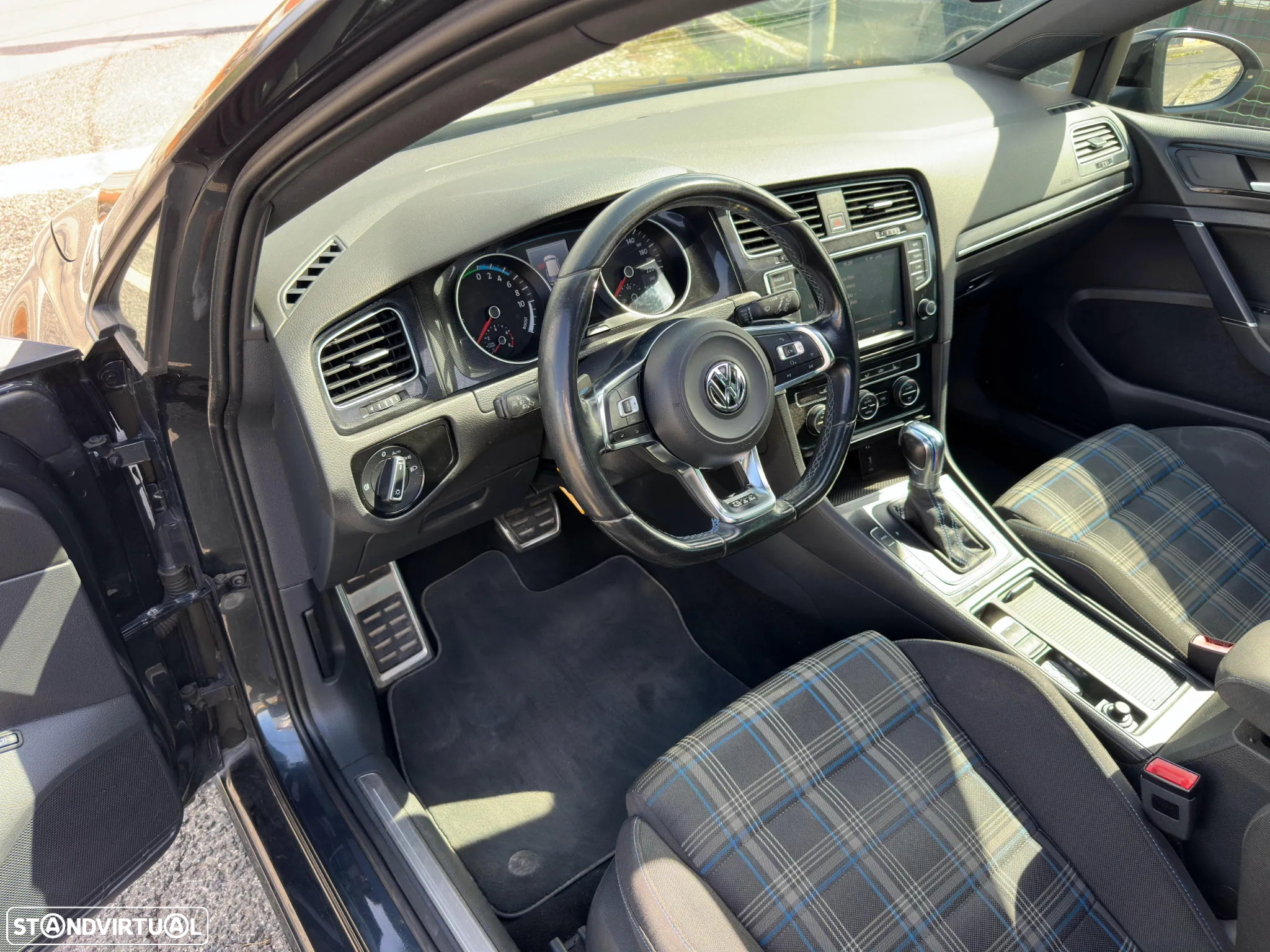VW Golf 1.4 GTE Plug-In-Hybrid DSG - 10