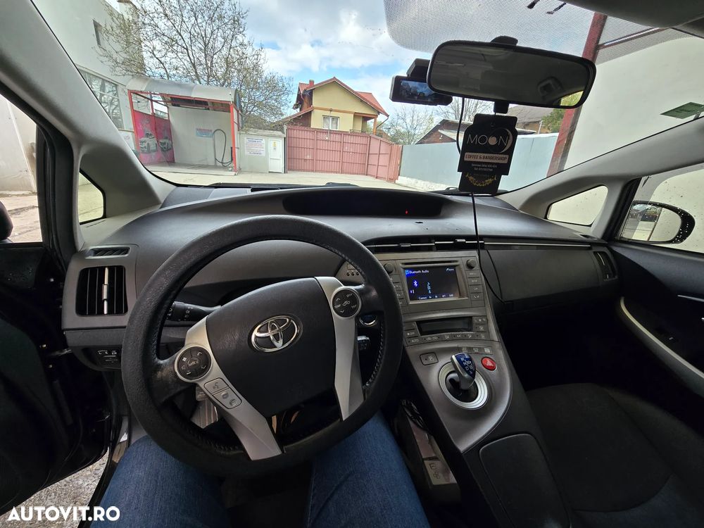 Toyota Prius (Hybrid) - 11