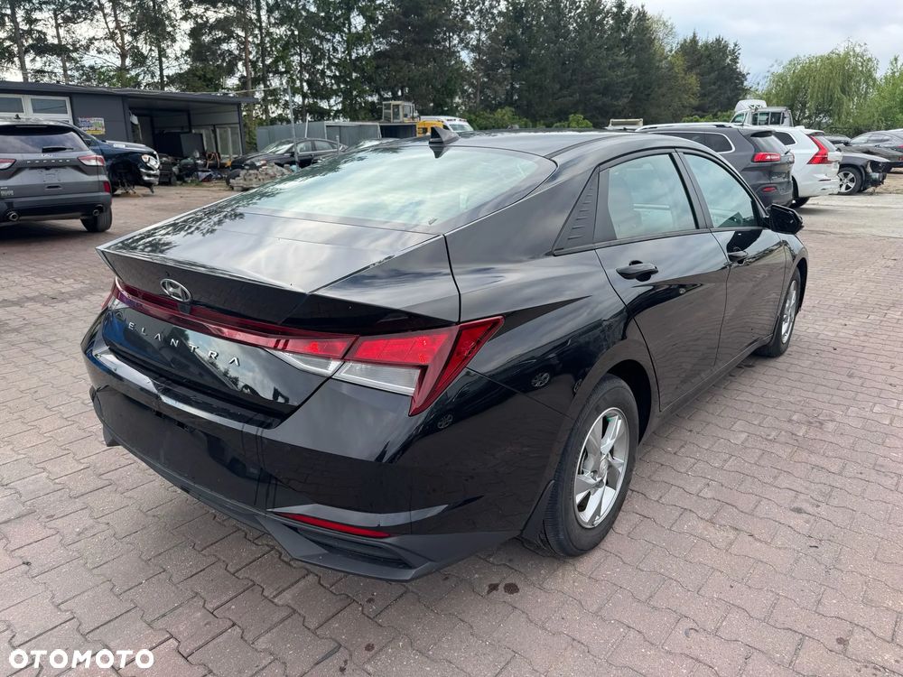 Hyundai Elantra - 3