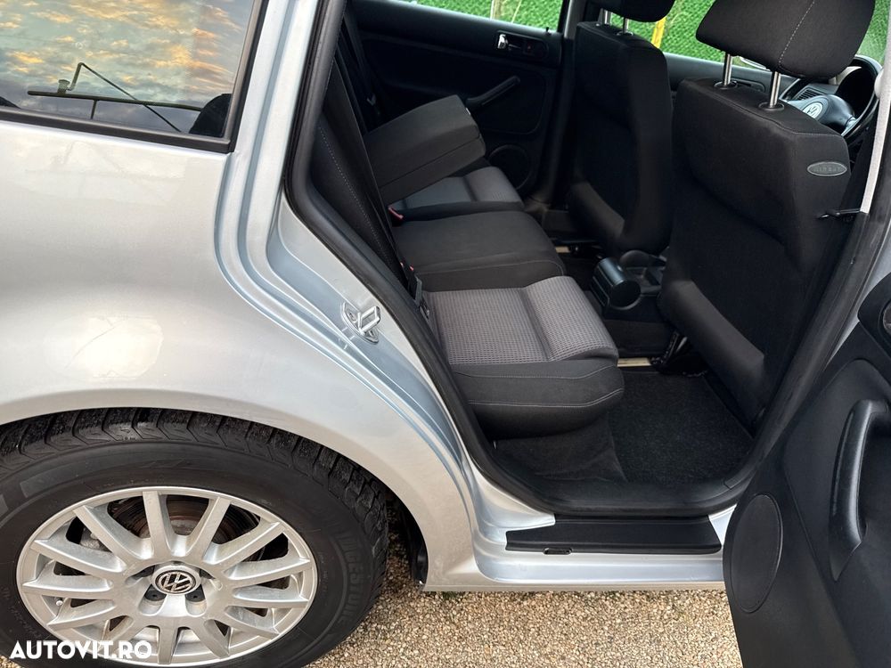 Volkswagen Golf 1.6 Comfortline - 36