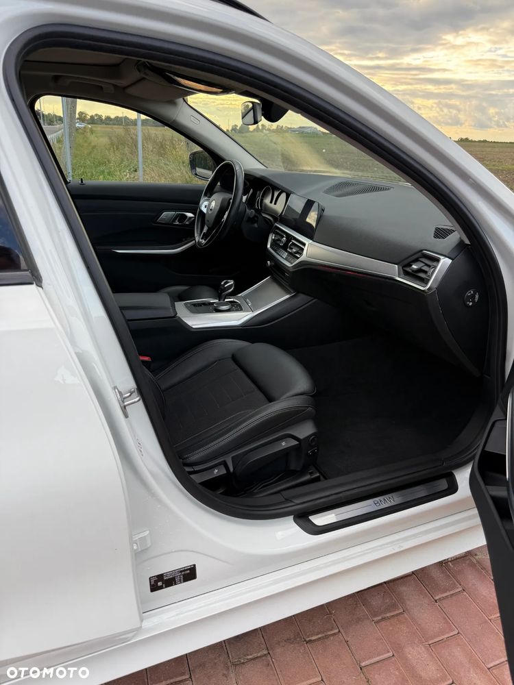 BMW Seria 3 320i Sport Line - 10