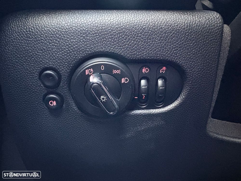 MINI 3 Portas One - 33