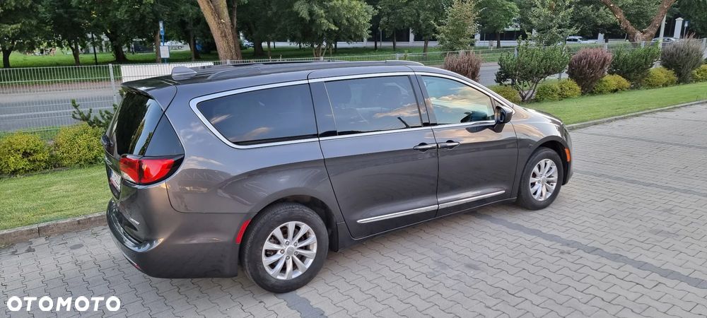 Chrysler Pacifica - 25