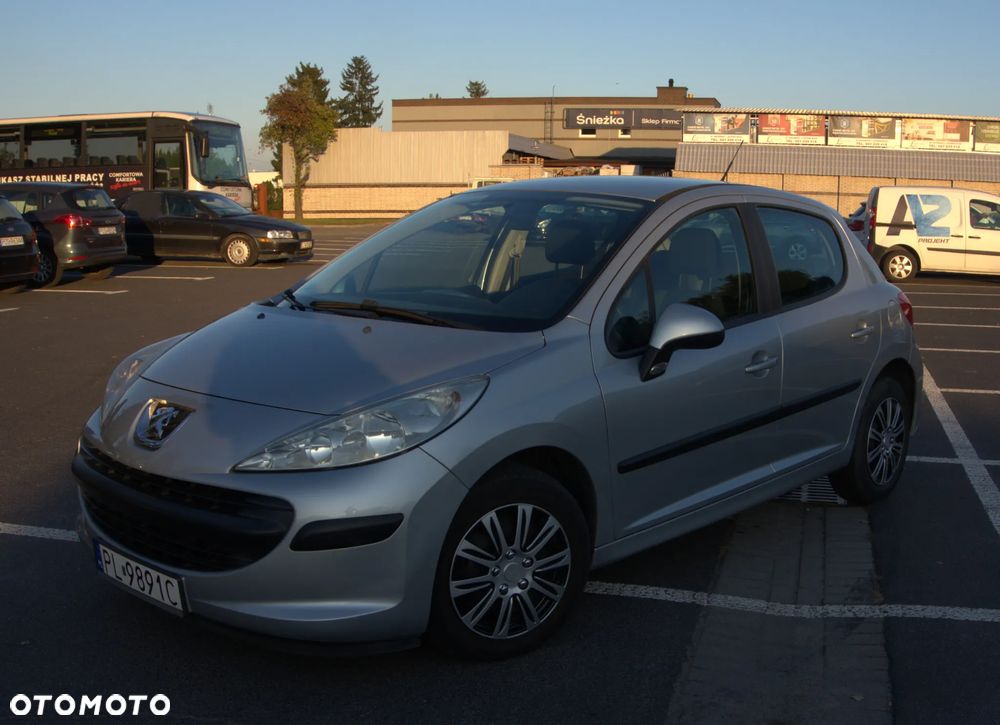 Peugeot 207 - 1