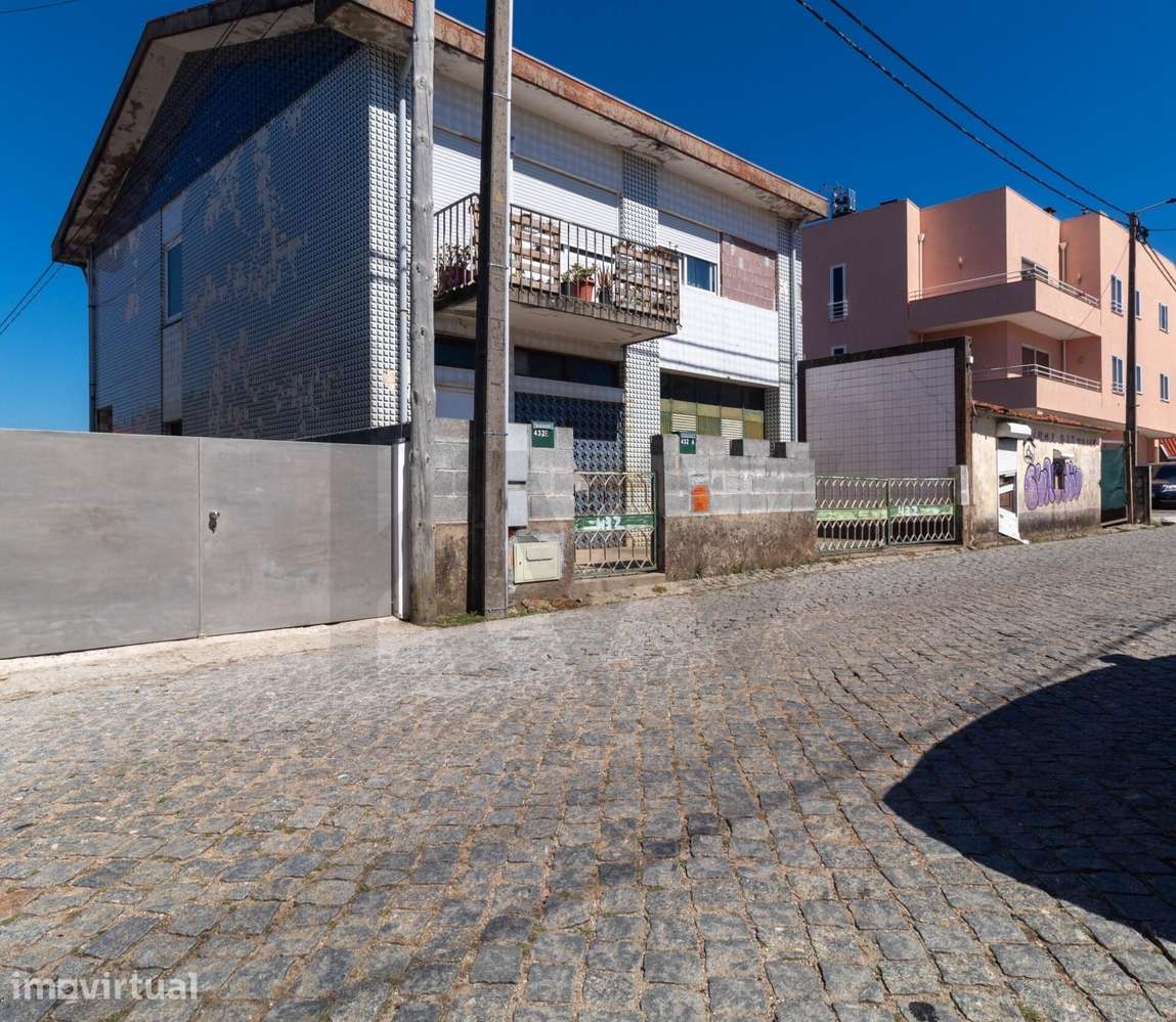 Moradia ou Prédio T3 com dependência T1 e terraço ao intermarche de Ar - Grande imagem: 2/27