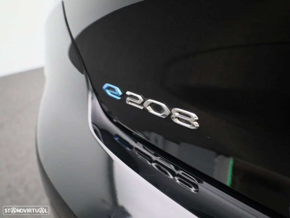 Peugeot e-208 GT - 11