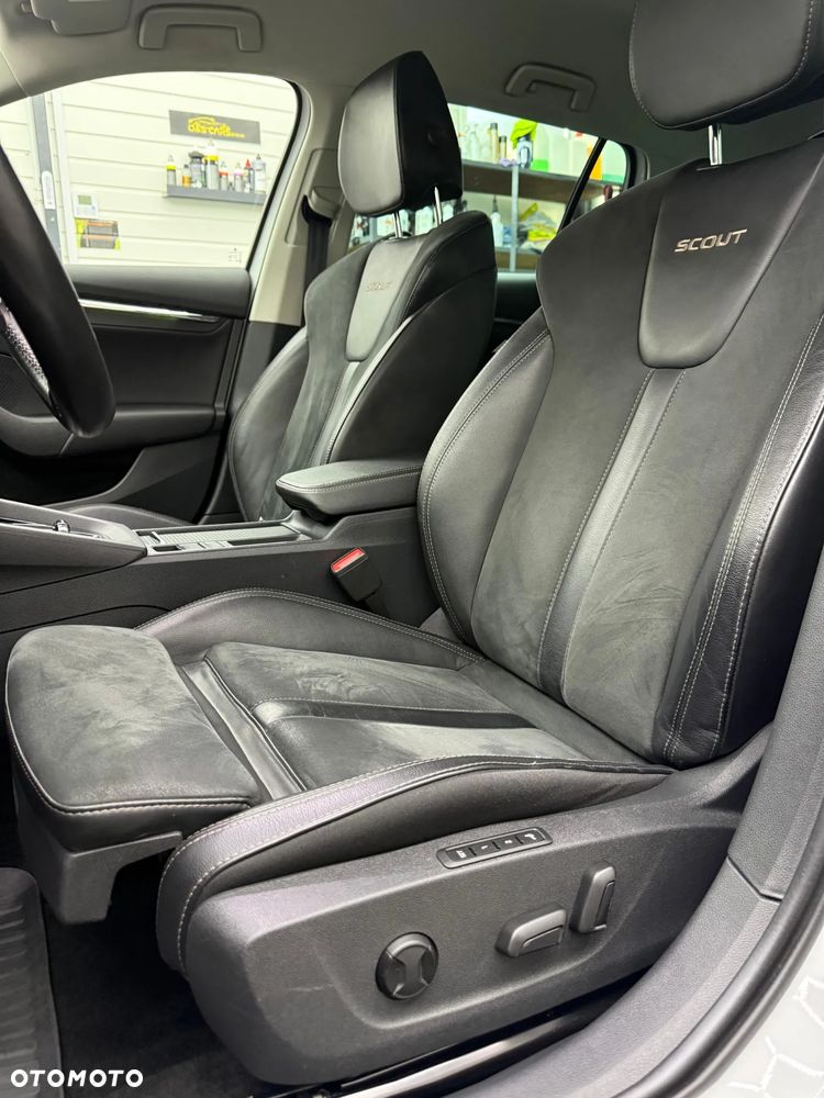Skoda Octavia 2.0 TDI 4x4 Scout DSG - 9