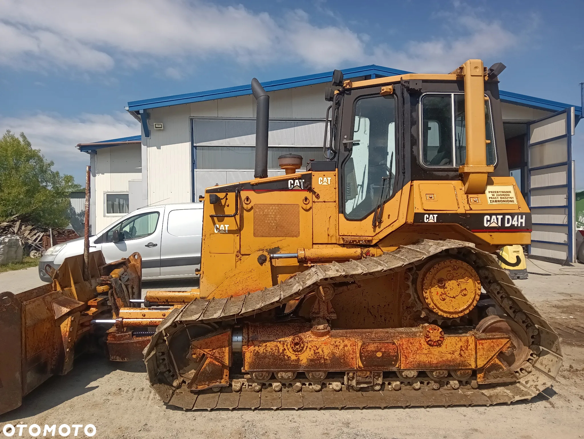 Caterpillar D4 - 4