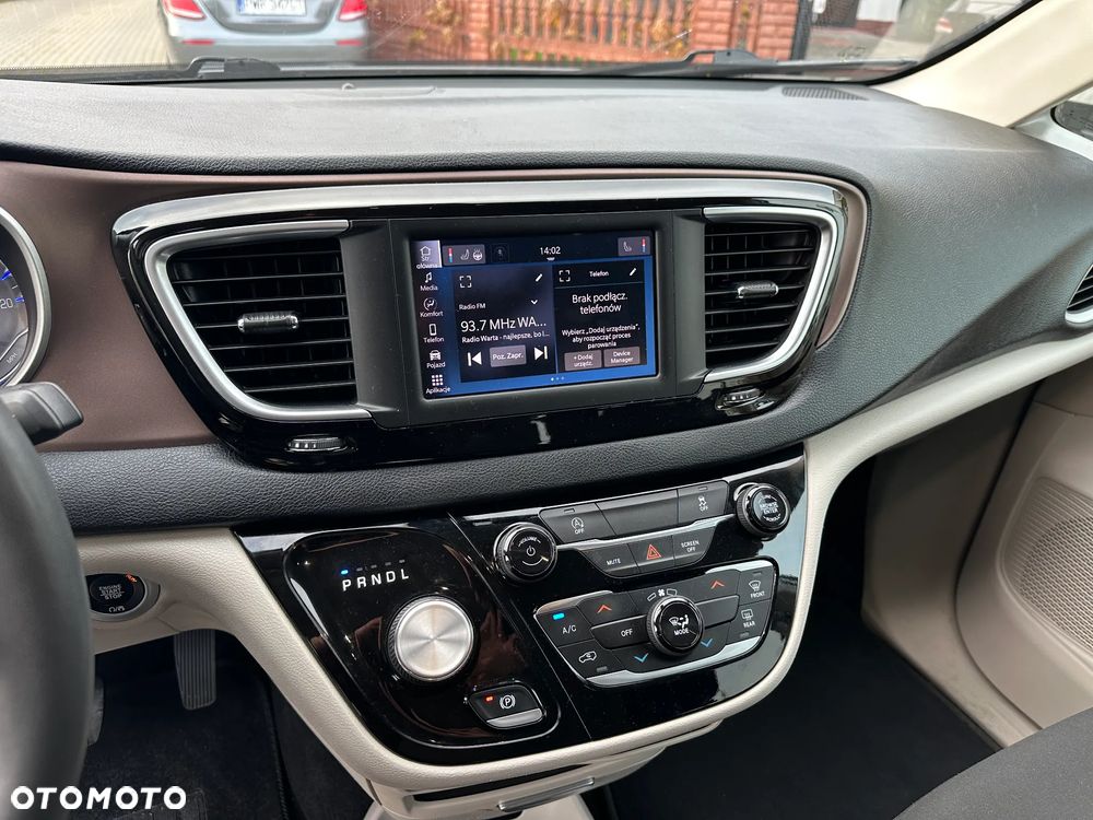 Chrysler Pacifica - 12