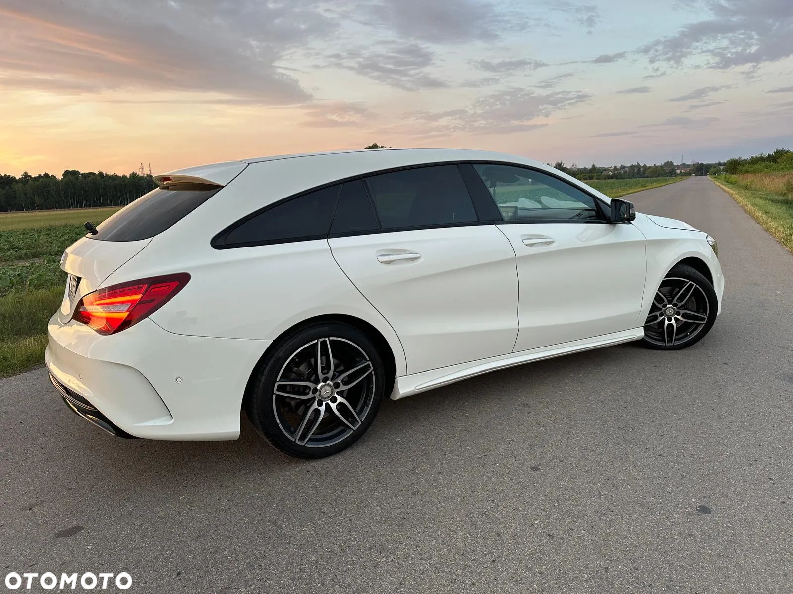 Mercedes-Benz CLA 220 4-Matic AMG Line - 11