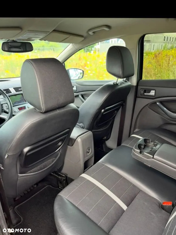 Ford Kuga 2.0 TDCi Titanium - 8