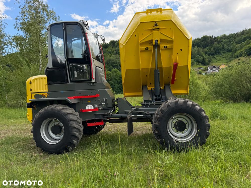 Wacker Neuson DW90 Wozidło 4x4 OBROTOWE.  9 ton ładowność z Pełną kabiną.  1799 mtg 2022 rok. Jak nowe z salonu PERKINS turbo silnik 4cylindry! Pochodzi z Norweskiego Gospodarstwa Ziemniaczanego! Pełne sterowanie dżojstik REWERS HYDROSTATIC. Ogrzewana wentylowana Kabina Opony zero zużycia. Aktualna DEKRA. Kamery wysokiej jakośći! Zero luzów i wycieków. Szybka wolna jazda. Wielka Okazja. Oświetlenie pełne Fabryczne. Hak. Podzespoły dosłownie Nowe! Lokalizacja NOWY SĄCZA - 2