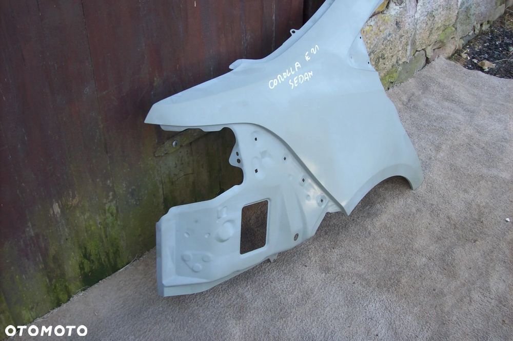 błotnik tylny prawy toyota corolla e-21 - 2