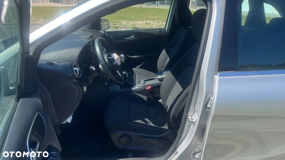 Mercedes-Benz Klasa B 180 BlueEFFICIENCY Edition - 10