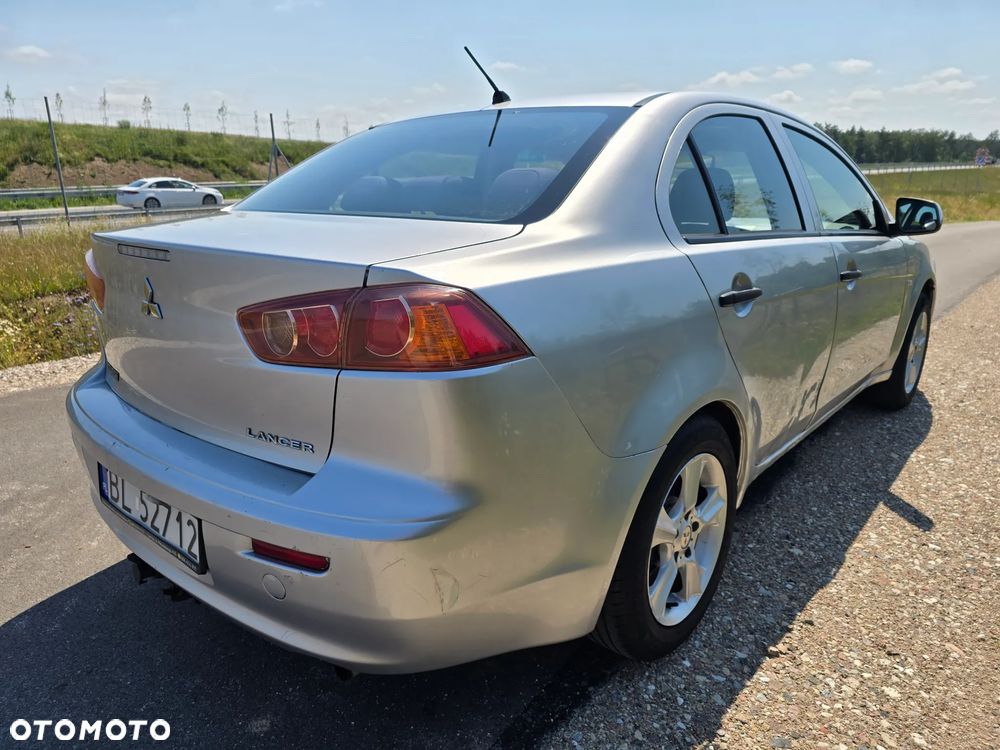 Mitsubishi Lancer 1.5 Inform - 8