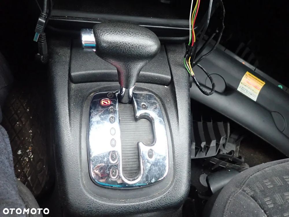 CZĘŚCI - Vw Passat B5 1,8T 150KM AWT AUTOMAT AT FEV LIFT KOMBI LAKIER LA7W 2002r. INDEX - 9700 - 9