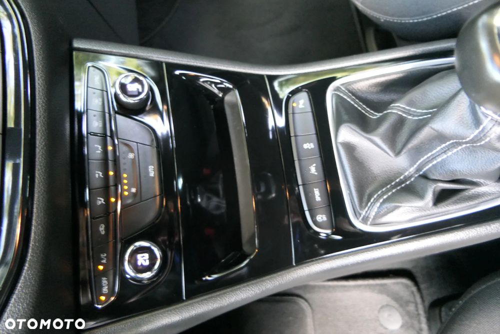 Opel Astra 1.4 Turbo Innovation - 24