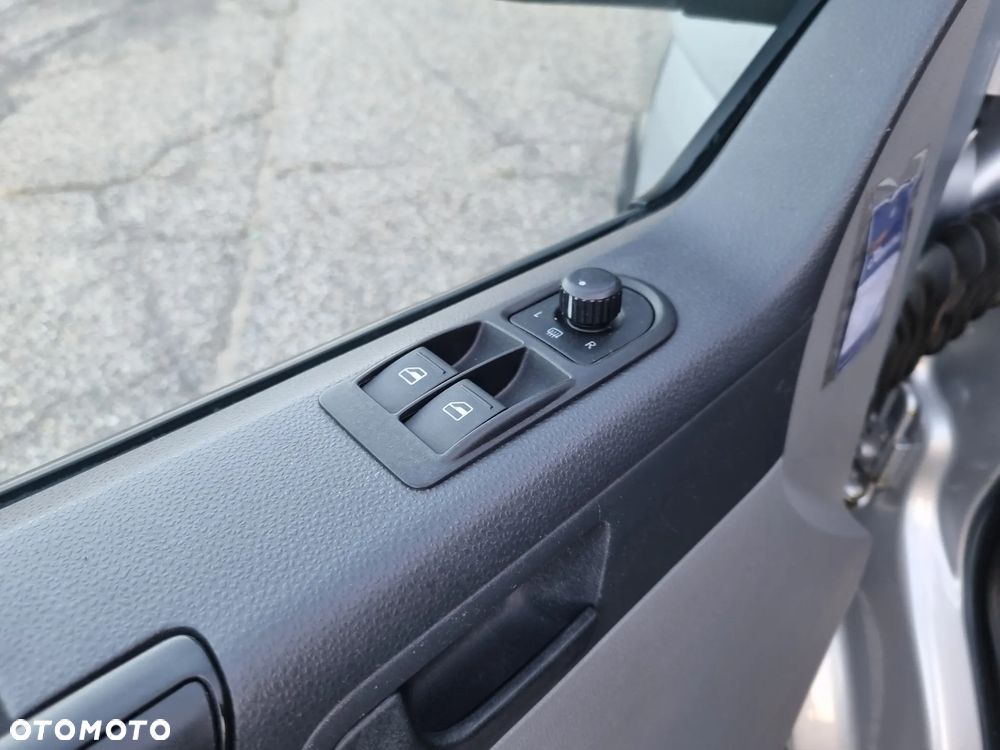 Volkswagen Transporter - 11