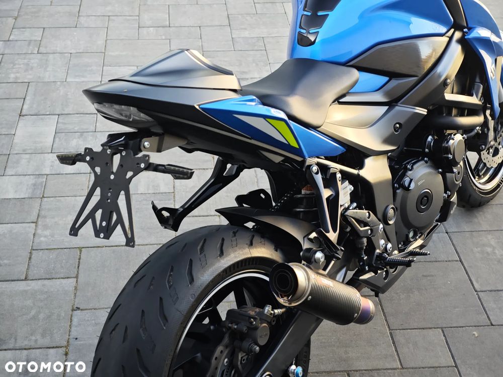 Suzuki GSX - 18