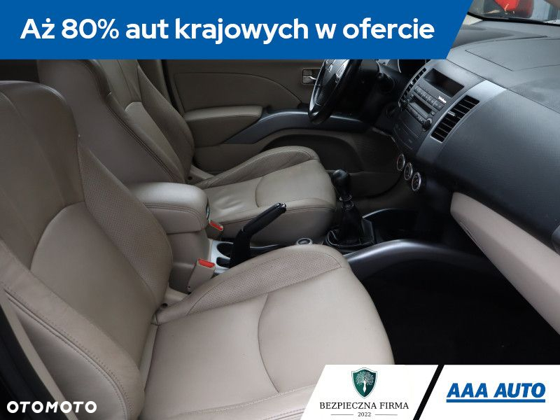 Mitsubishi Outlander - 10