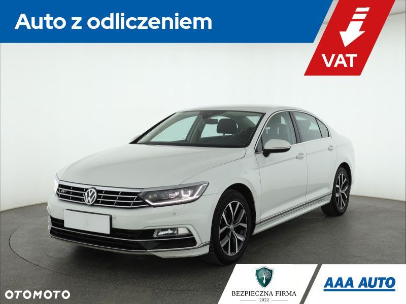 Volkswagen Passat - 1