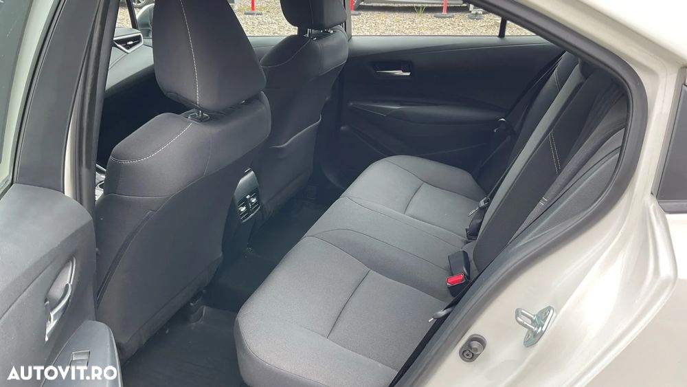 Toyota Corolla 1.8 HSD Business - 35