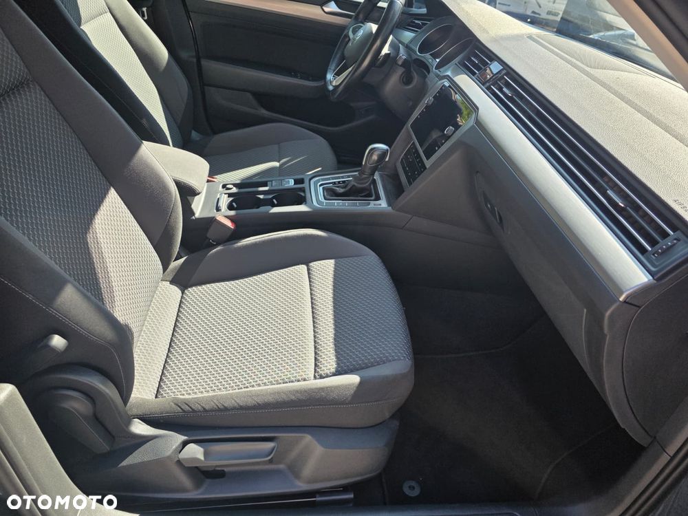Volkswagen Passat 2.0 TDI SCR DSG Business - 25