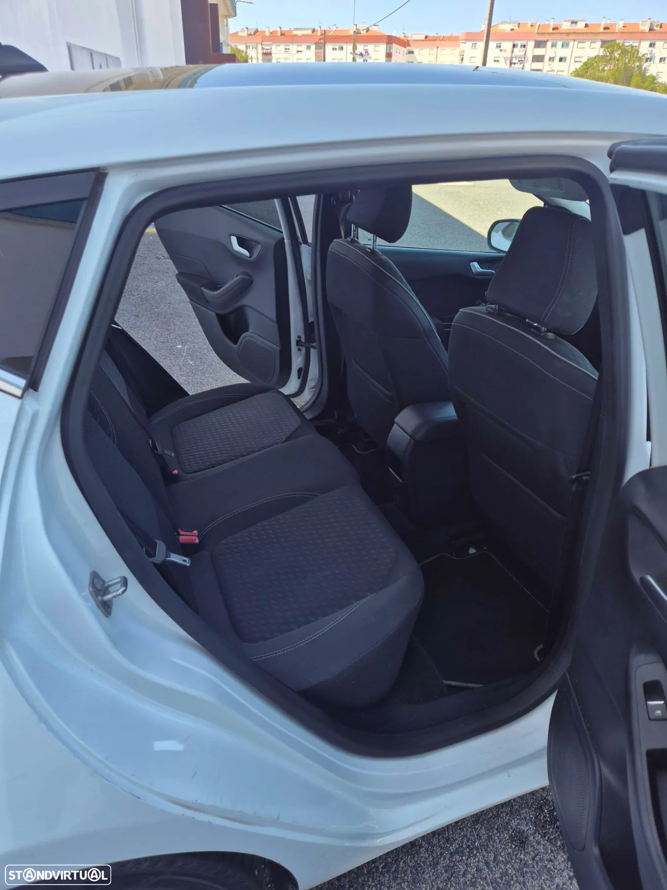 Ford Fiesta 1.0 EcoBoost Titanium - 11