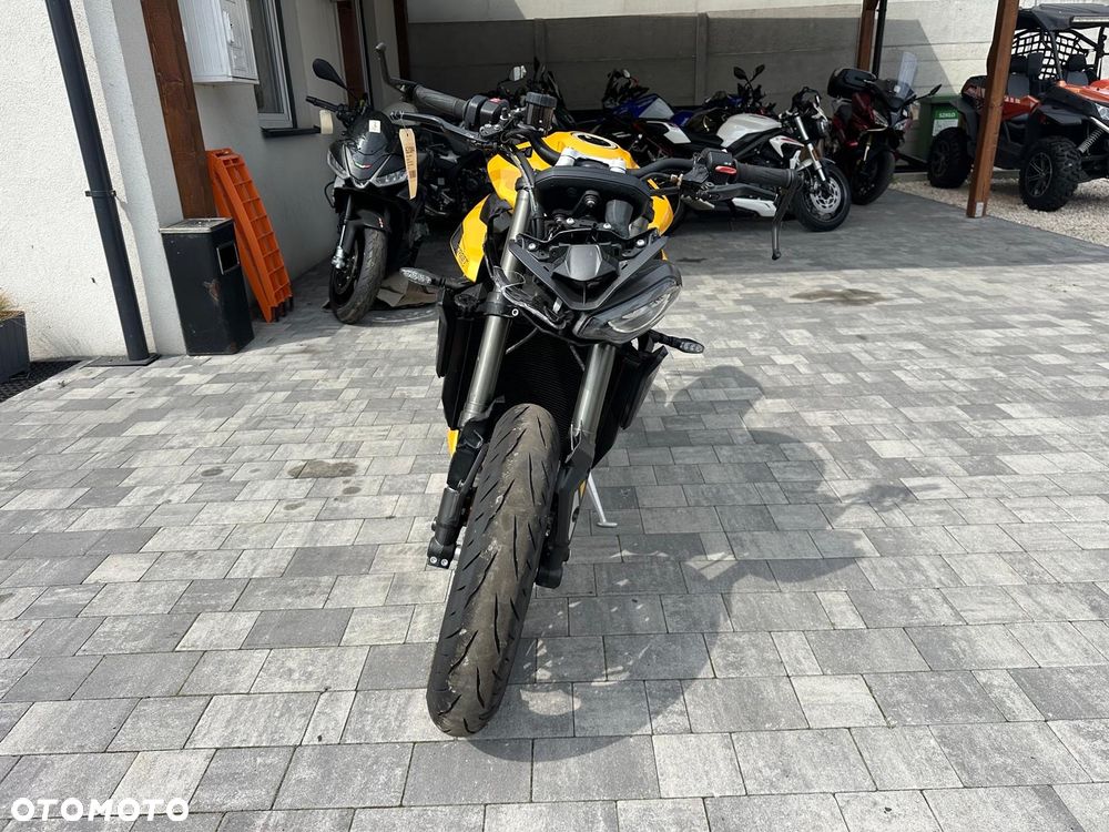 Triumph Street Triple - 4