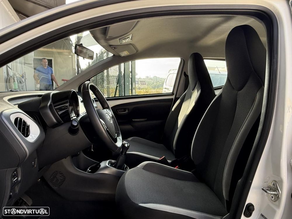 Toyota Aygo 1.0 X-Play+X-Touch - 19