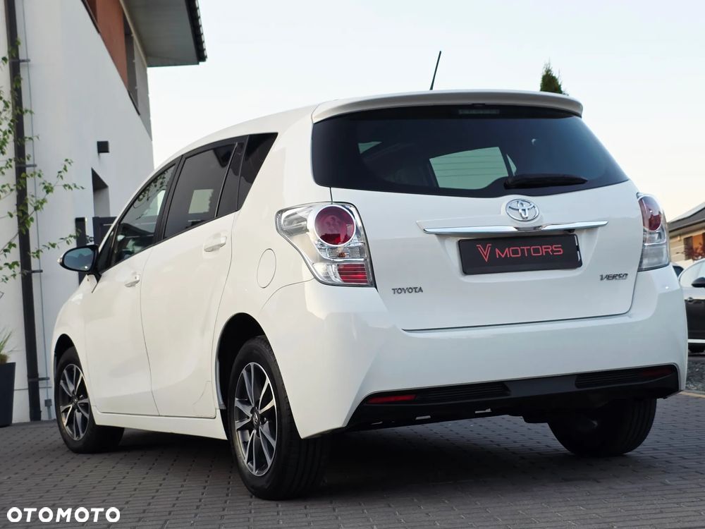 Toyota Verso 1.6 D-4D Premium - 24