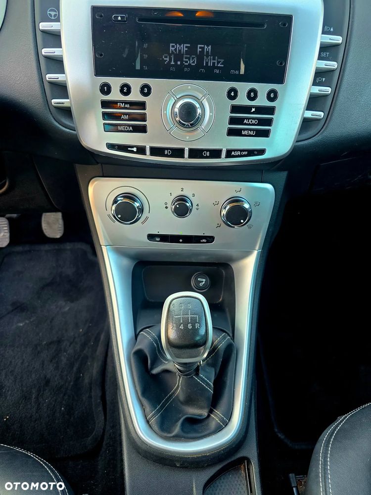 Lancia Delta 1.6 MJ Gold - 23