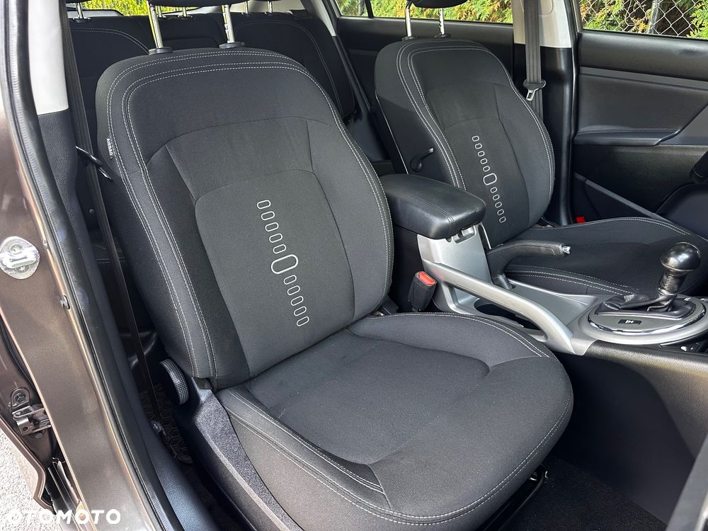 Kia Sportage 2.0 CRDI 4WD Automatik Fifa World Cup Edition - 36