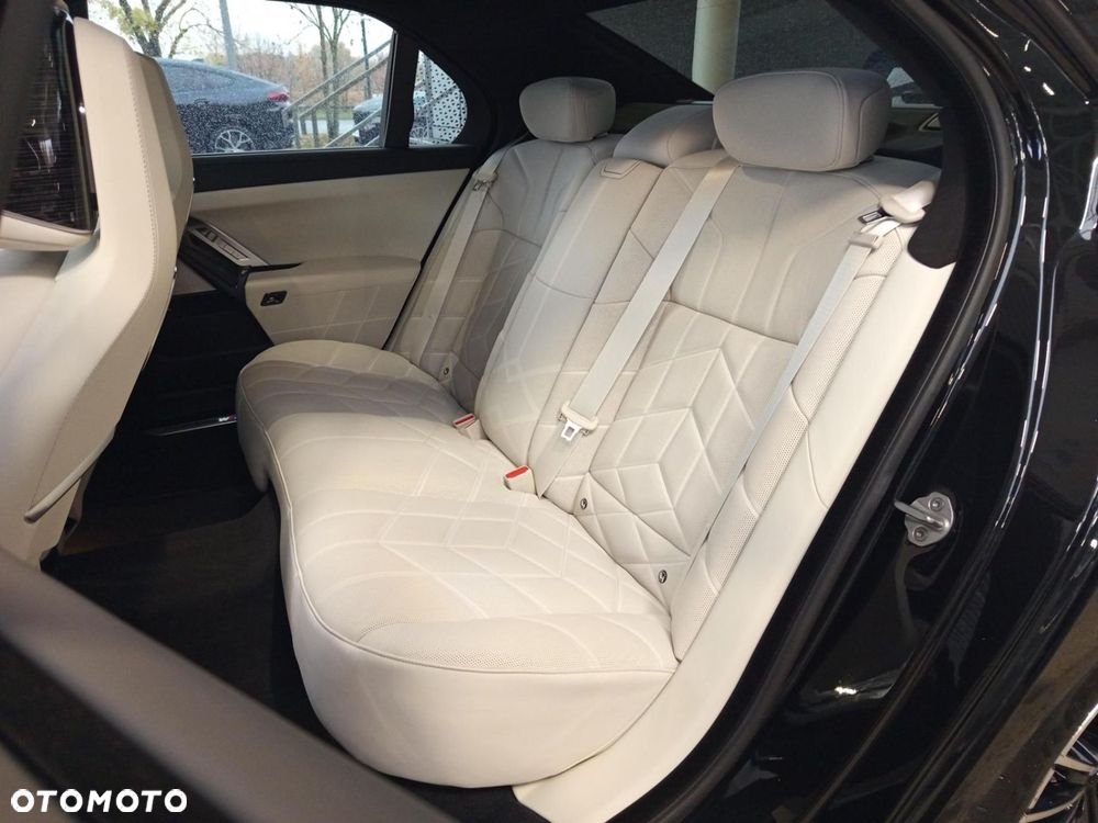 BMW Seria 7 - 27