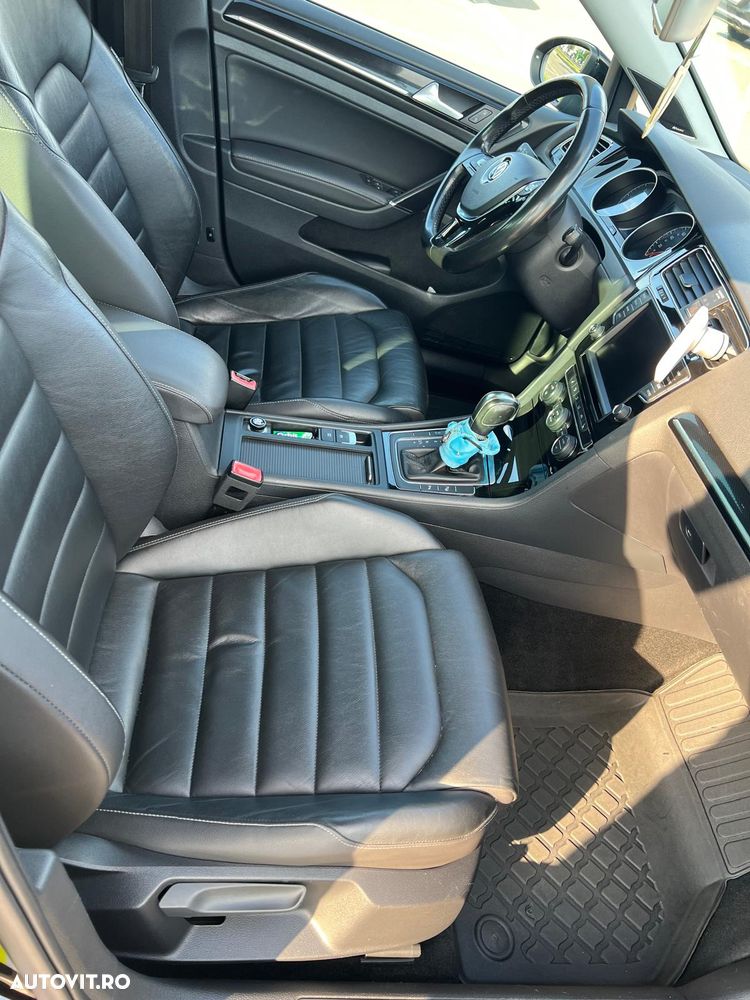 Volkswagen Golf - 8