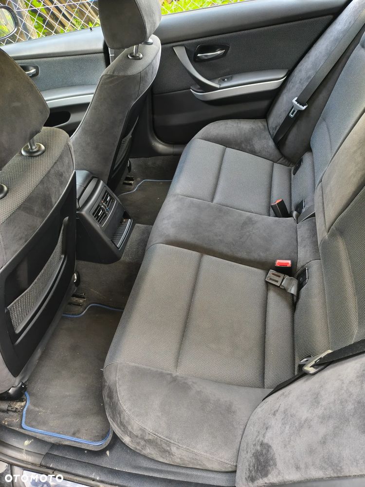 BMW Seria 3 318d DPF Edition Sport - 12