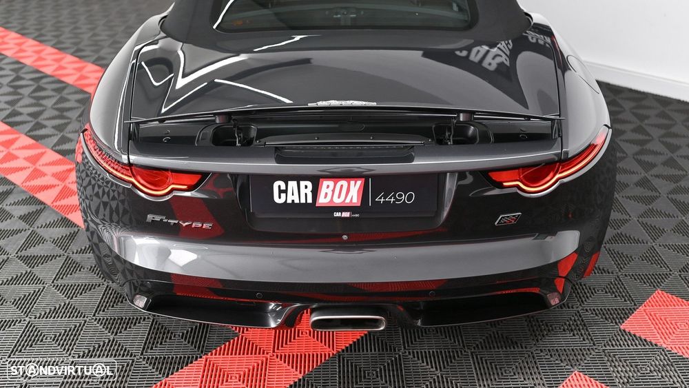 Jaguar F-Type 2.0 i4 Chequered Flag - 32