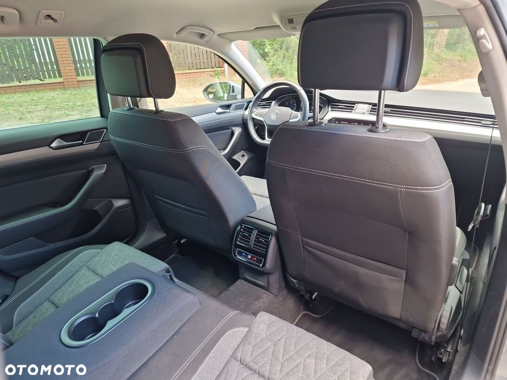 Volkswagen Passat - 25